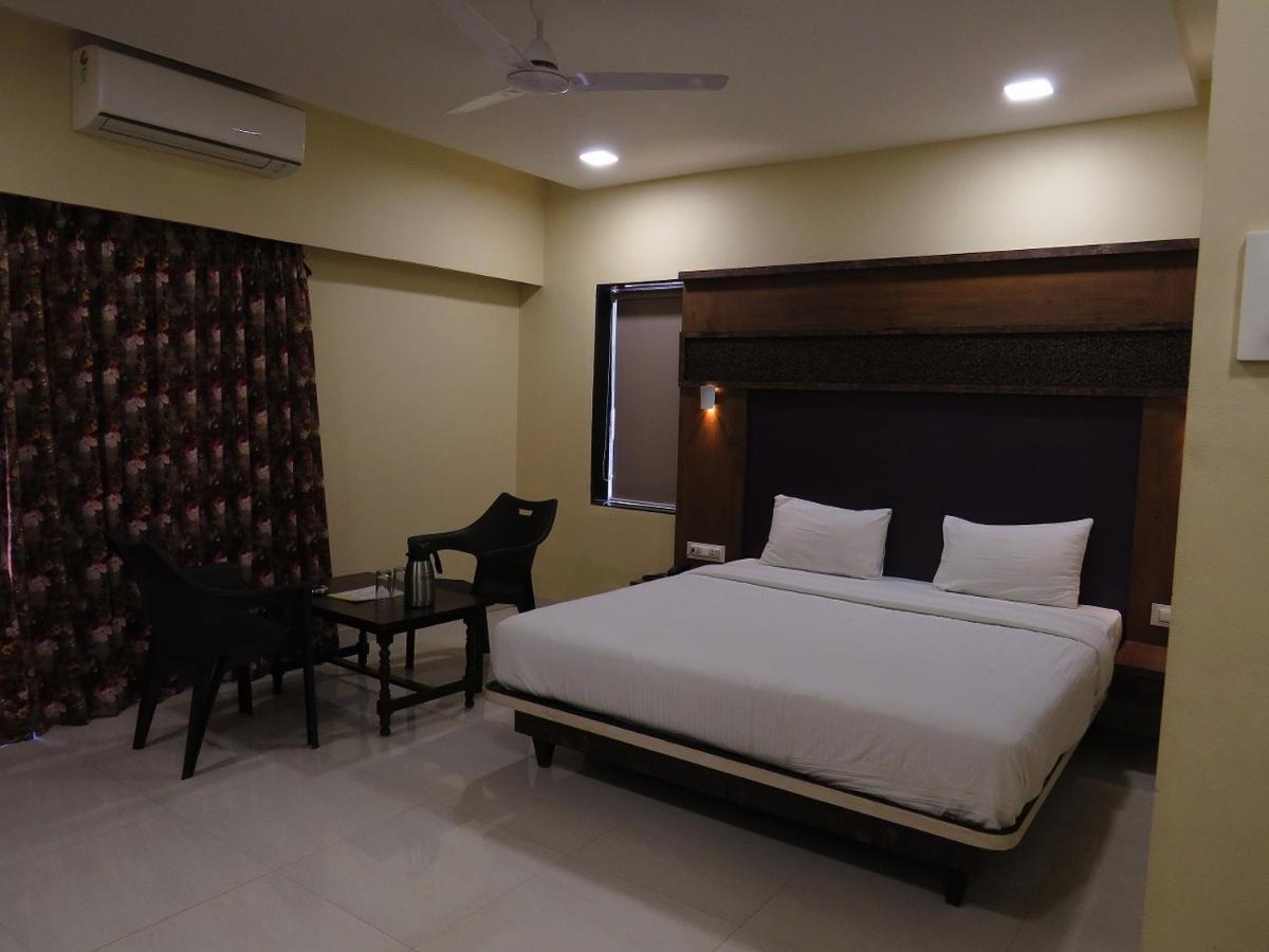 City Palace Resort Lonavala Extérieur photo