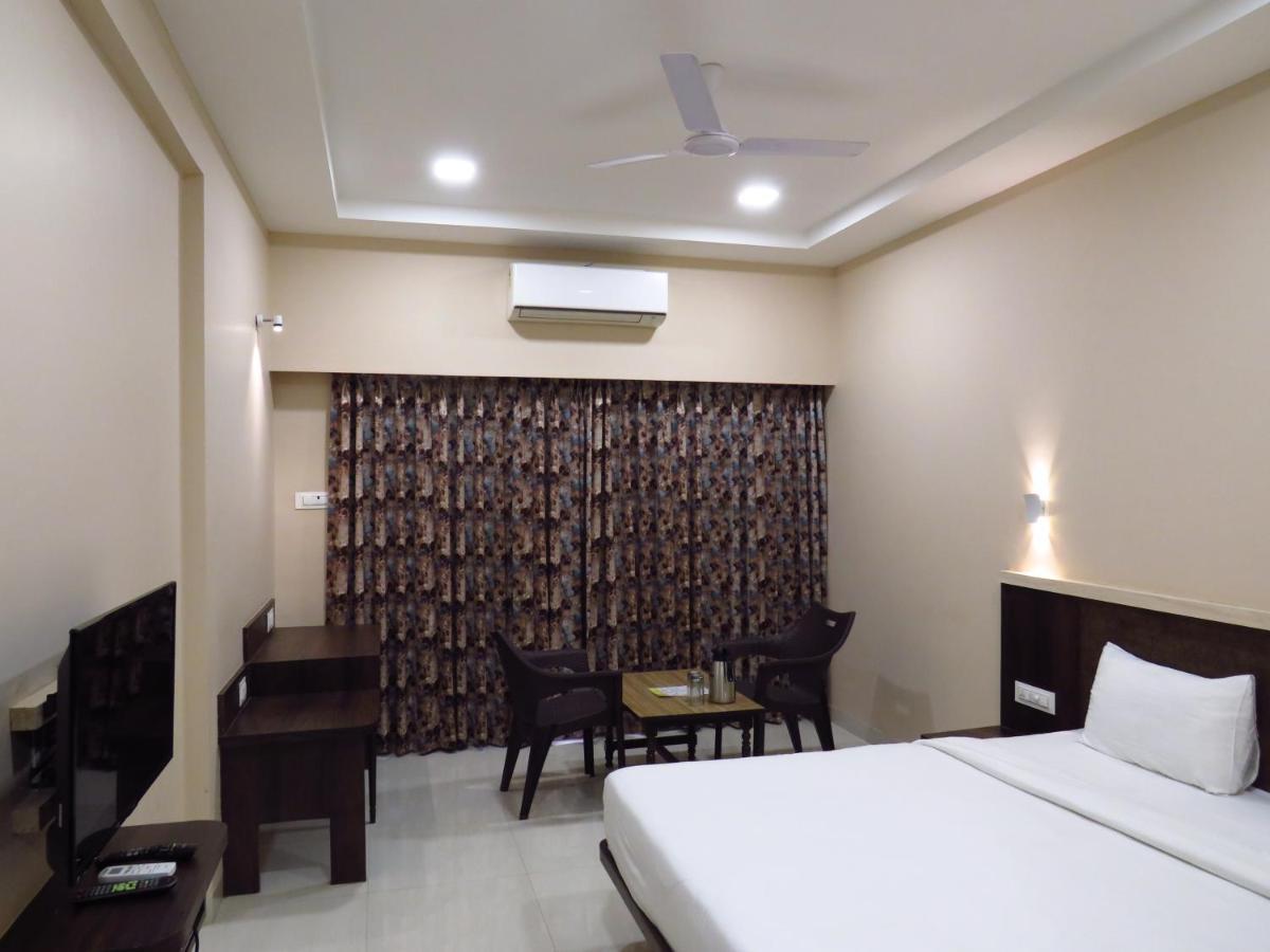City Palace Resort Lonavala Extérieur photo