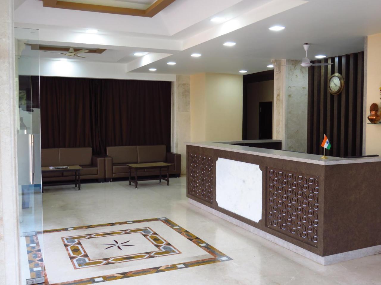 City Palace Resort Lonavala Extérieur photo