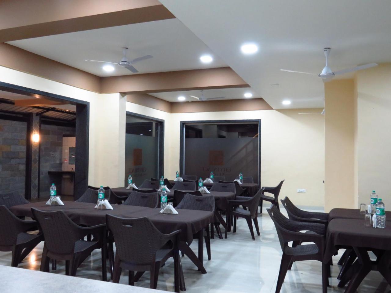 City Palace Resort Lonavala Extérieur photo