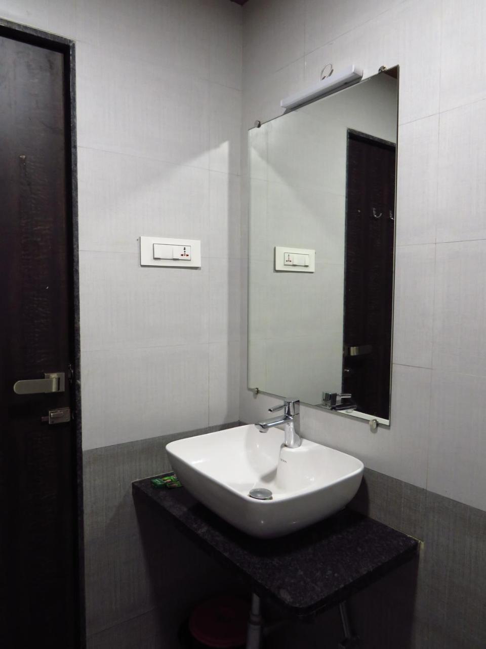 City Palace Resort Lonavala Extérieur photo