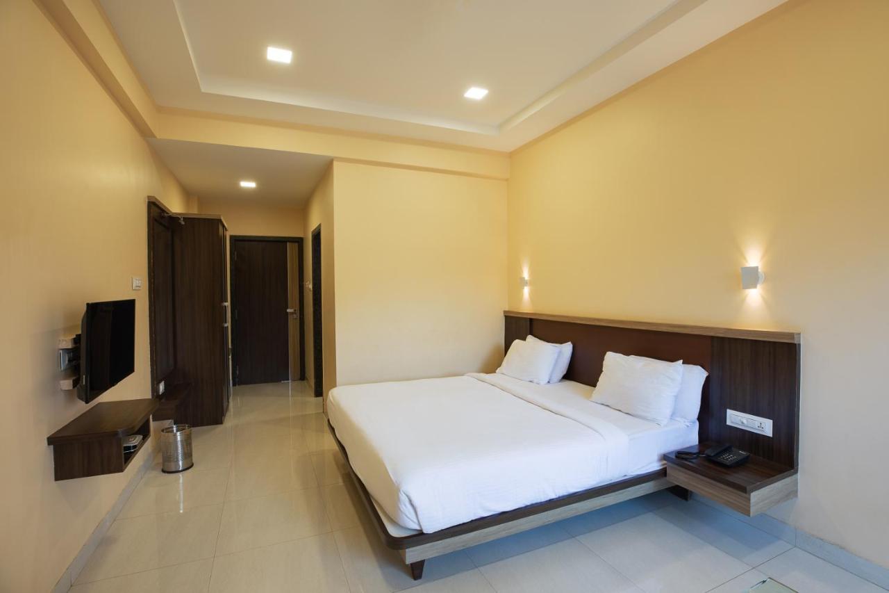 City Palace Resort Lonavala Extérieur photo
