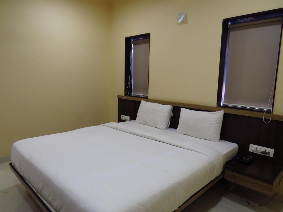 City Palace Resort Lonavala Extérieur photo