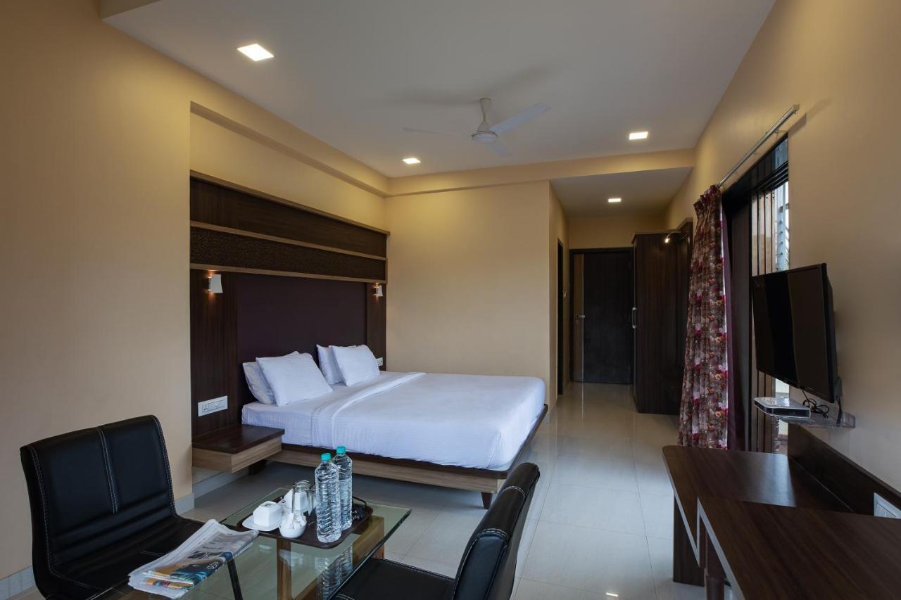 City Palace Resort Lonavala Extérieur photo